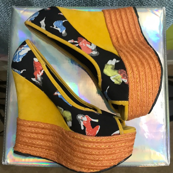 BANANA REPUBLIC LA Pin-Up Doll Babes Wedges - Picture 5 of 8